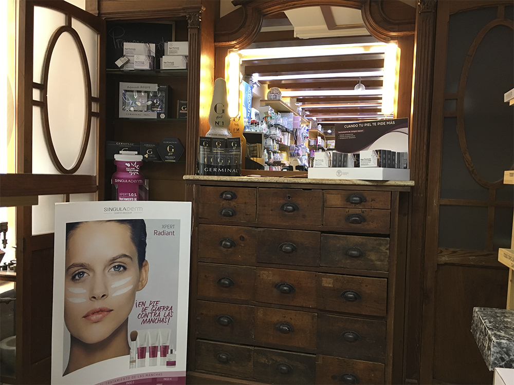 IMAGEN INTERIOR FARMACIA IMAGEN INTERIOR FARMACIA